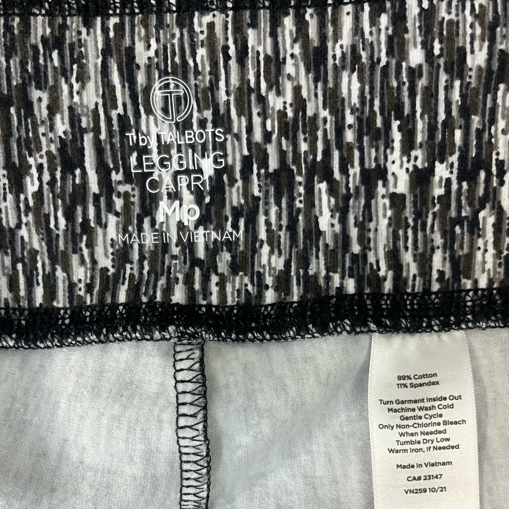 T By Talbots Black White Women's Cropped Capri Leggings side pockets Medium - Picture 7 of 10